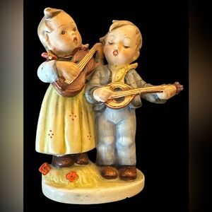 Goebel Hummel “Happy Days” #150/0 Figurine